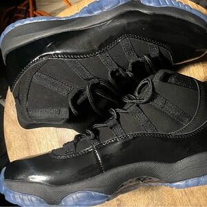 Jordan 11 cap and gown size9.5 stock x